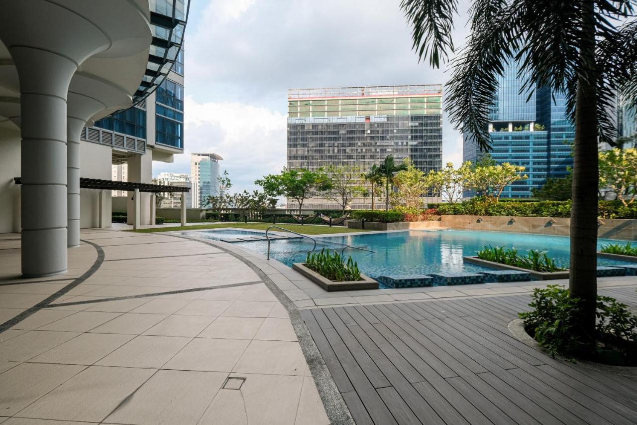 تاغويغ Cityscape View 2Br In Uptown Bgc W 200Mbps Wifi المظهر الخارجي الصورة