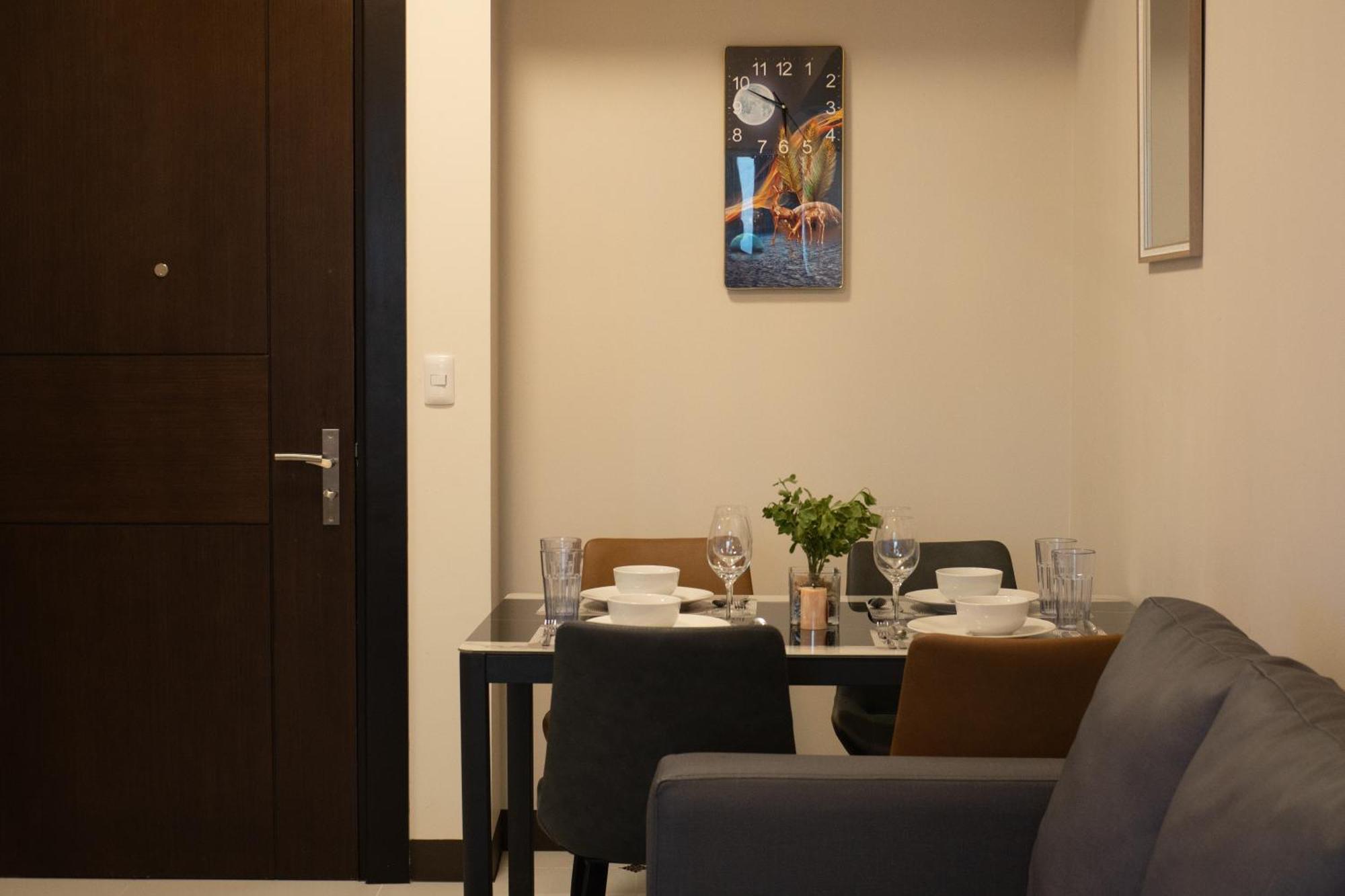 تاغويغ Cityscape View 2Br In Uptown Bgc W 200Mbps Wifi المظهر الخارجي الصورة
