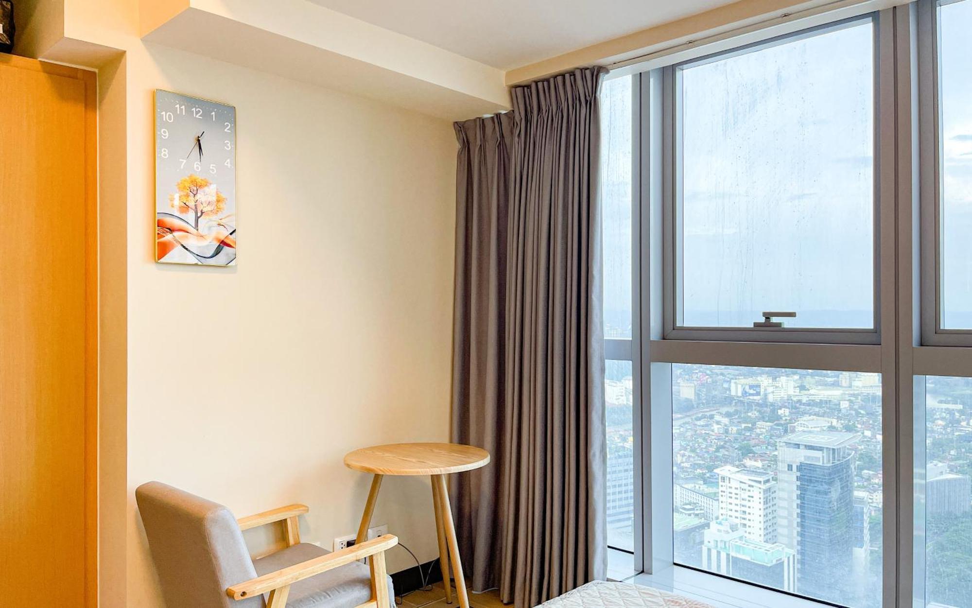 تاغويغ Cityscape View 2Br In Uptown Bgc W 200Mbps Wifi المظهر الخارجي الصورة