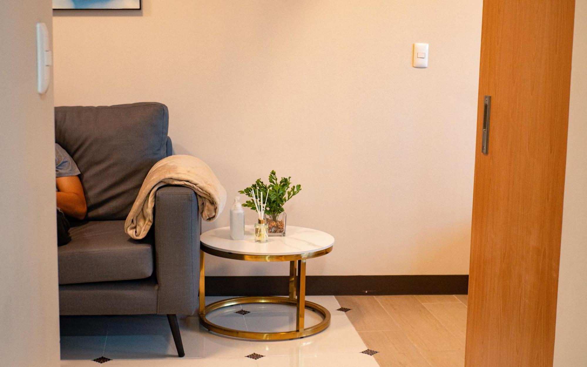 تاغويغ Cityscape View 2Br In Uptown Bgc W 200Mbps Wifi المظهر الخارجي الصورة