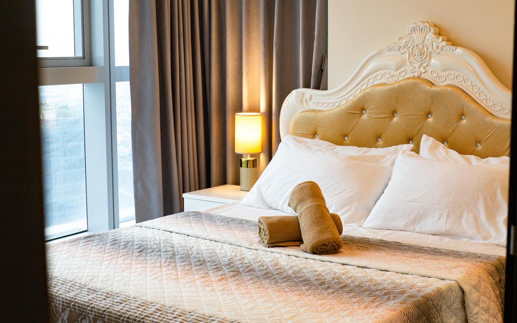 تاغويغ Cityscape View 2Br In Uptown Bgc W 200Mbps Wifi المظهر الخارجي الصورة